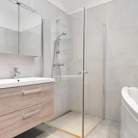 Architectural Gem At Nostet With Bathtub And Balcony 卑爾根
